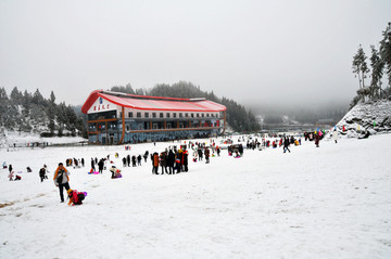 滑冰场 重庆冷水镇滑雪场