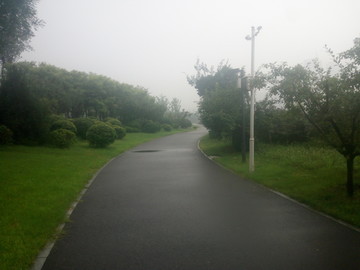 雨后道路