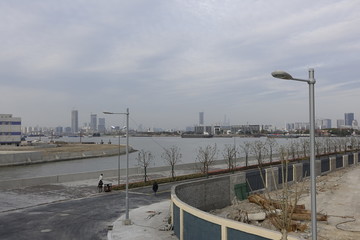 建设中的淀浦河南岸滨江步道