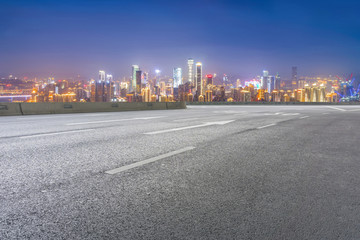 城市道路夜景摩天大楼天际线