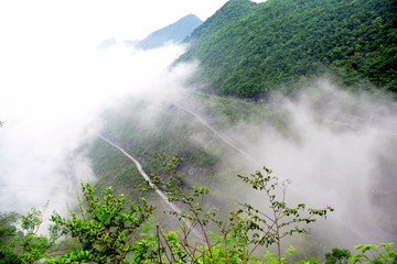 悬崖道路