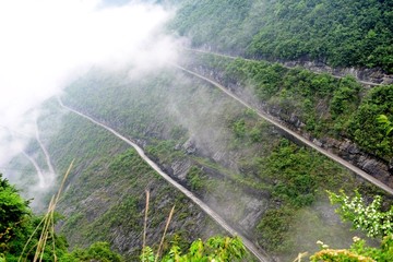 险峻道路