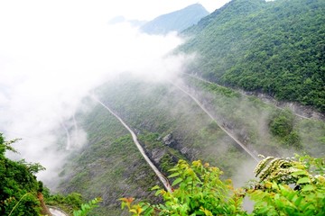 险峻道路