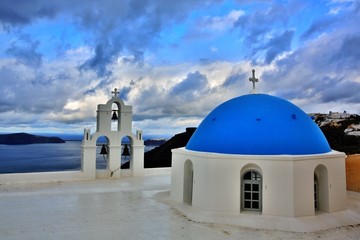 圣托里尼岛的蓝顶教堂