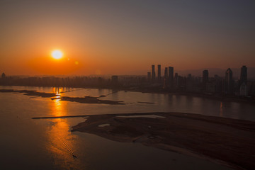 城市夕阳