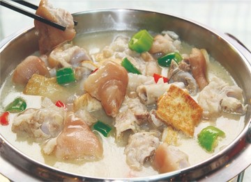 豬腳燜豆腐