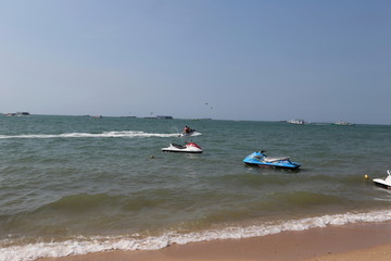 芭提雅海海滩的摩托艇