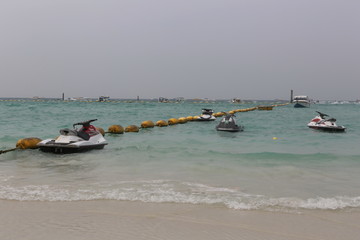 可兰岛海滩浮漂