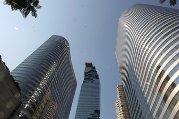 仰视曼谷的高楼