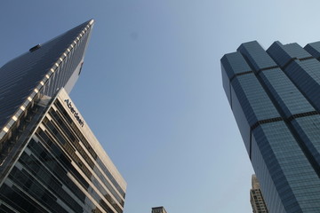 仰视曼谷摩托大楼