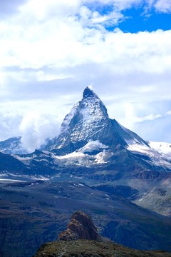 高耸的山峰