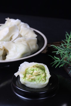 西葫芦鸡蛋水饺