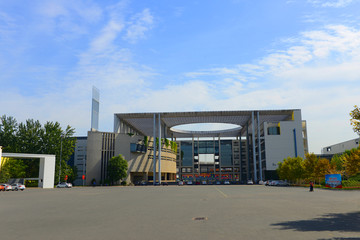 天津财经大学