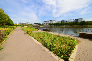 天津财经大学