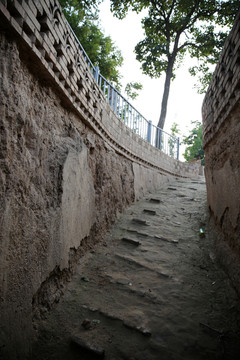 陕州地坑院