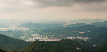 深圳梧桐山远眺城区全景图