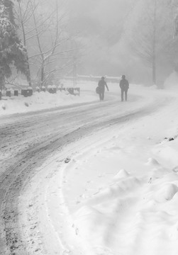 披风戴雪