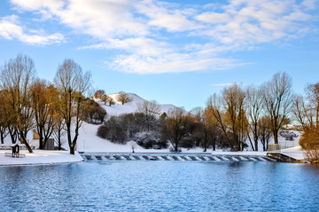 冬天公园湖泊雪景