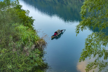 风景如画 江上渔船