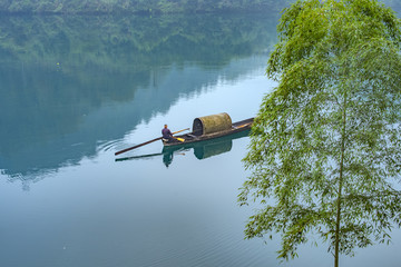 风景如画 江上渔船