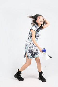 復(fù)古旗袍搖滾女人