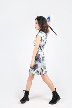 復(fù)古旗袍搖滾女人