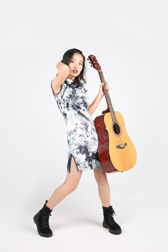 復(fù)古搖滾旗袍美女