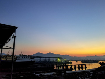 早晨 朝阳 渔港 海滨 朝霞