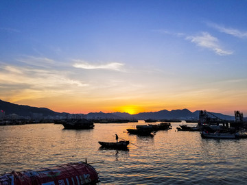 早晨 朝阳 渔港 海滨 朝霞