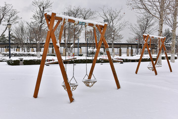 秋千 冬天 雪后