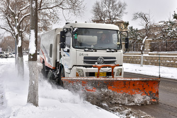 除雪汽车 作业 铲雪