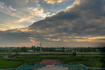 夕阳 彩霞 田野