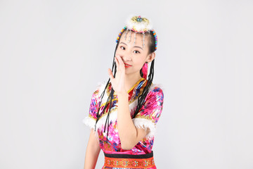 西藏服饰美女