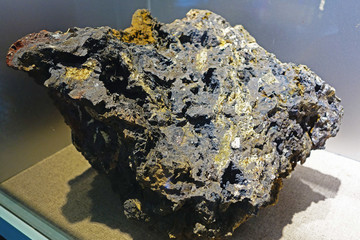 褐铁矿 含锰