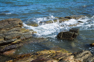海滨礁石