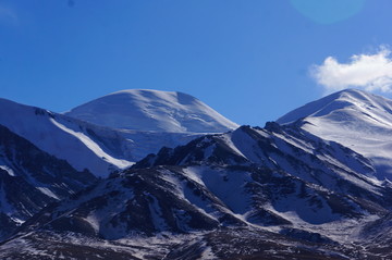 青海可可西里玉珠峰雪山