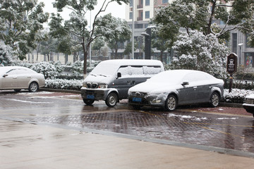汽车上雪