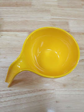 黄色塑料碗