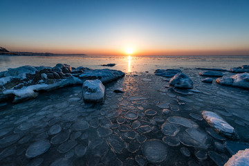 海边日出