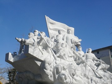 革命题材雕塑王震西渡黄河