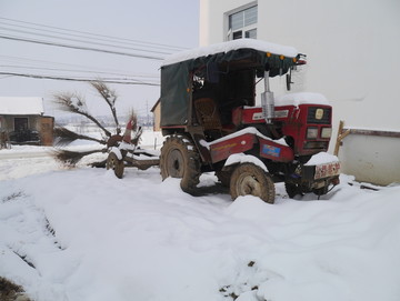 公路清扫拖拉机