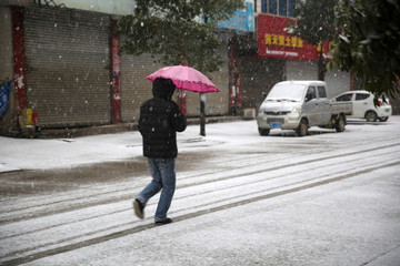 雪地行人