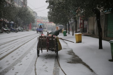 雪地 清洁工 冬天 积雪