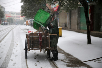 雪地 清洁工 冬天 积雪