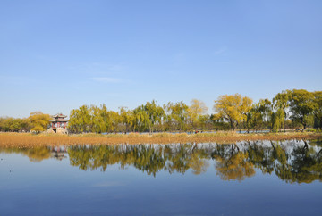 远眺西堤远景秋