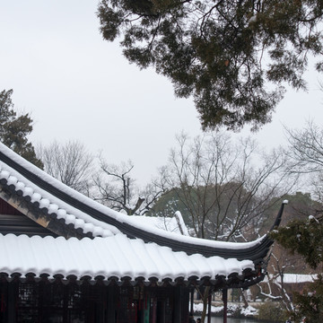 白雪屋檐