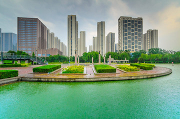 雨中的城市