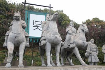 三国骑马人物雕塑