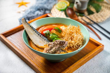 冬陰功青魚面