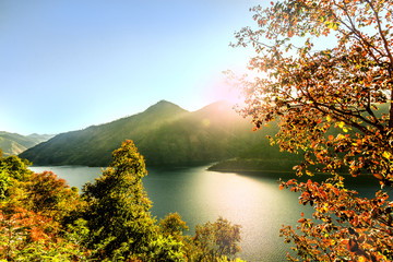 山水山峦秋叶